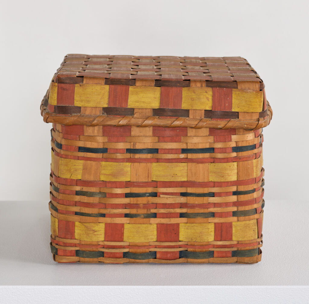 square lidded woodlands basket